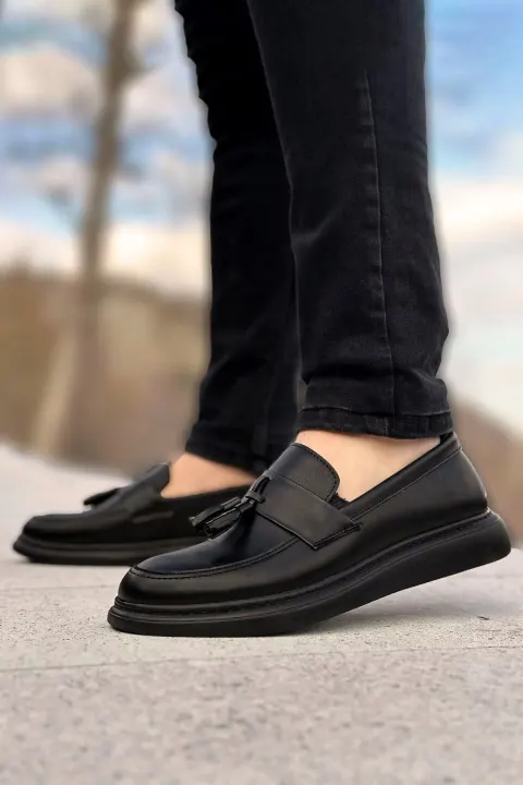 حذاء كلاسيكي رجالي مع شرابات سوداء