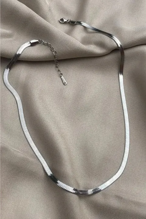 قلادة ستيل إيطالي بسلسلة مسطحة موديل ⁦316l⁩ (لون فضي)